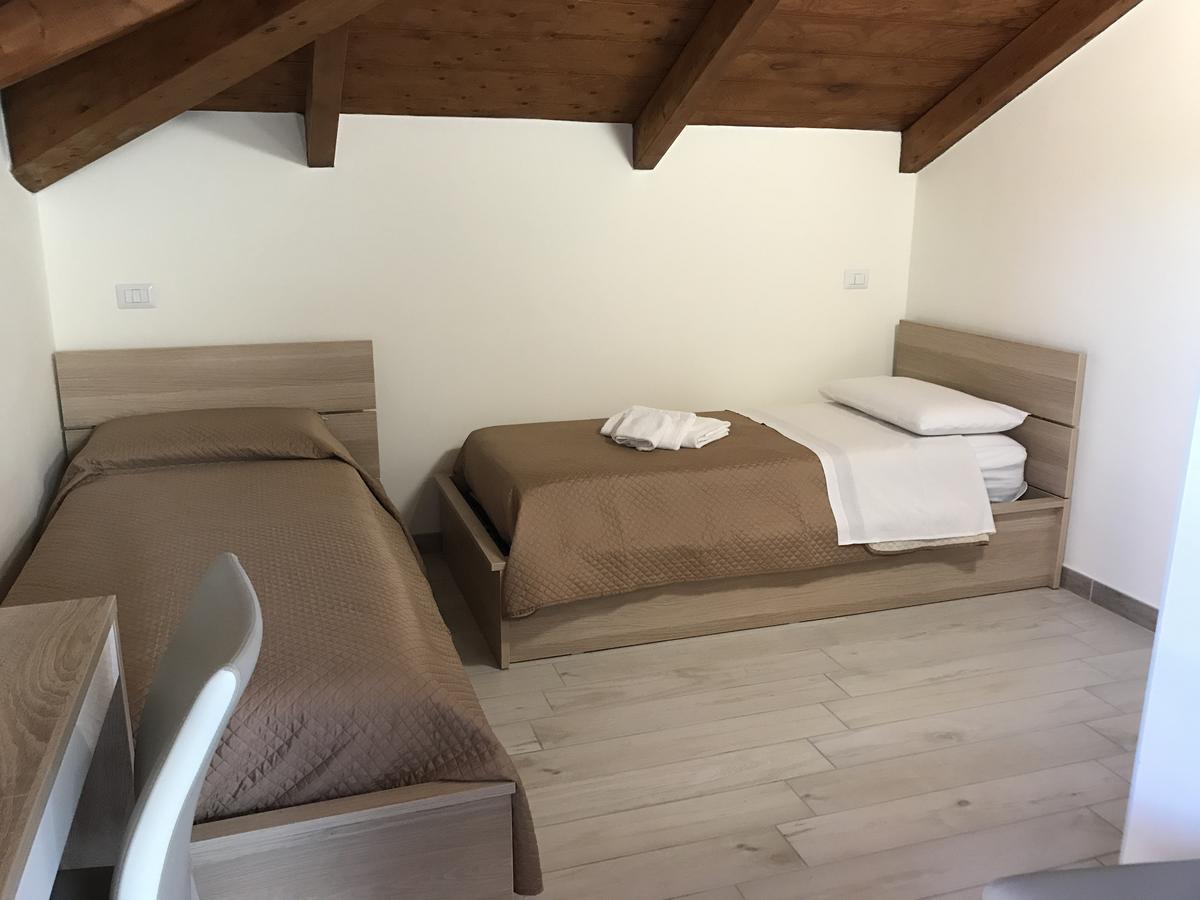 B&B Da Mary Magenta Buitenkant foto